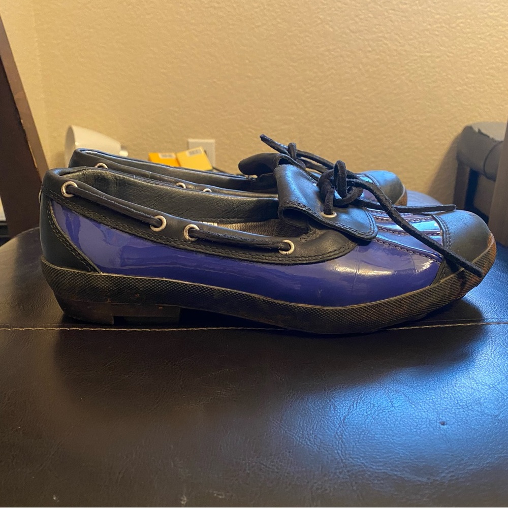 Women’s Size 9.5 UGG Duck Boot Patent Leather Loafers